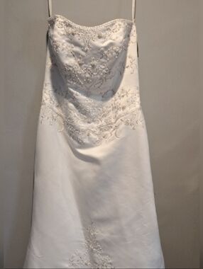 David's Bridal White Strapless Wedding Gown. Off the Rack Never Altered.